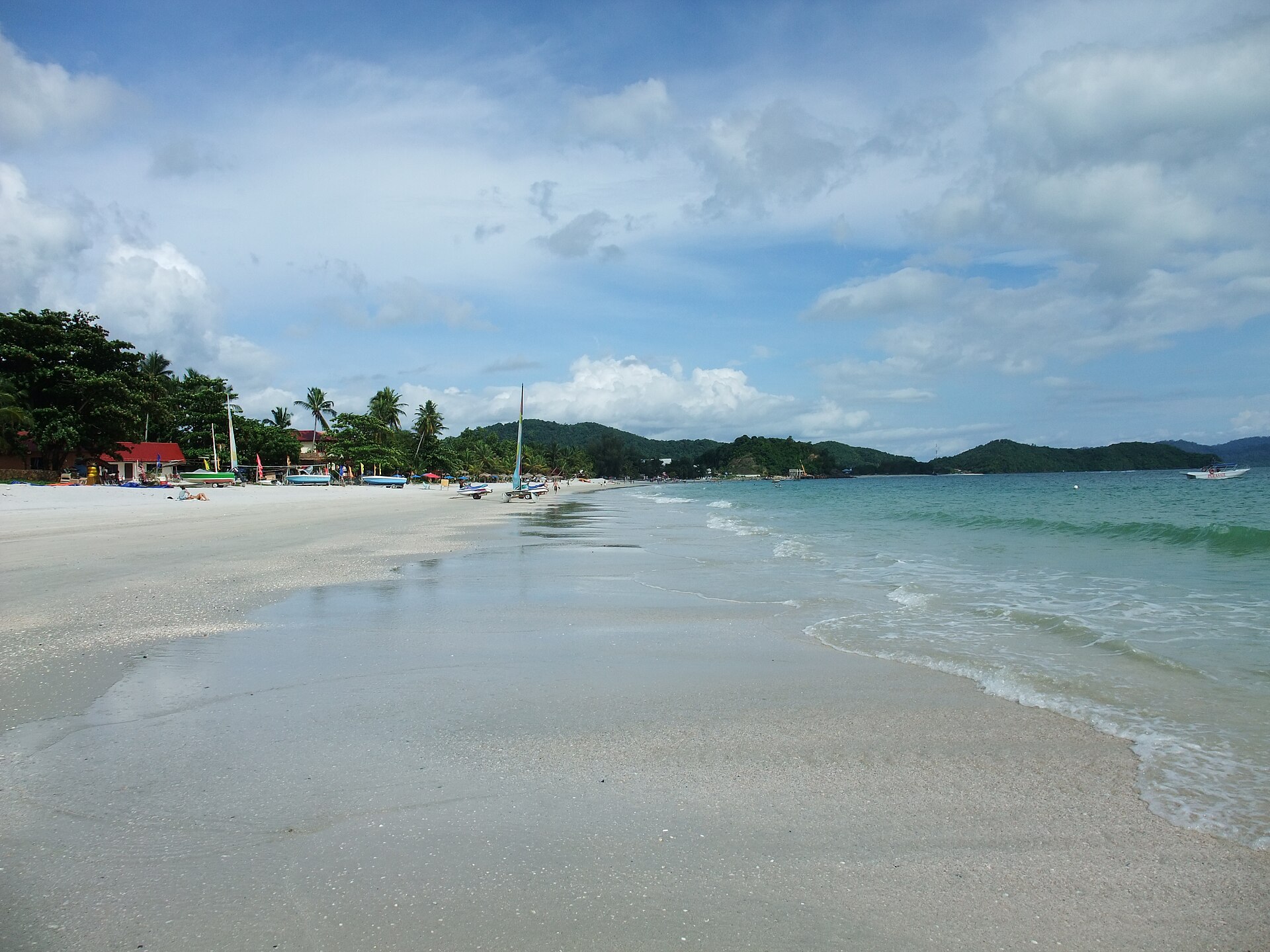 Pantai Cenang beach in Langkawi: the sand, the sea and the islands offshore